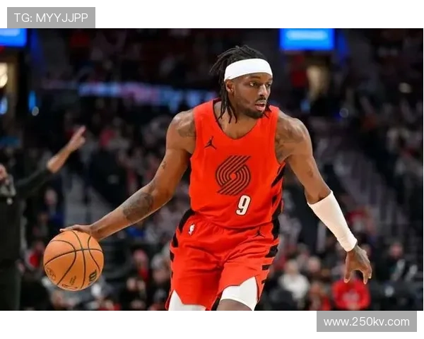 格兰特强势突破连续自投自抢成功命中两分展现个人强悍能力